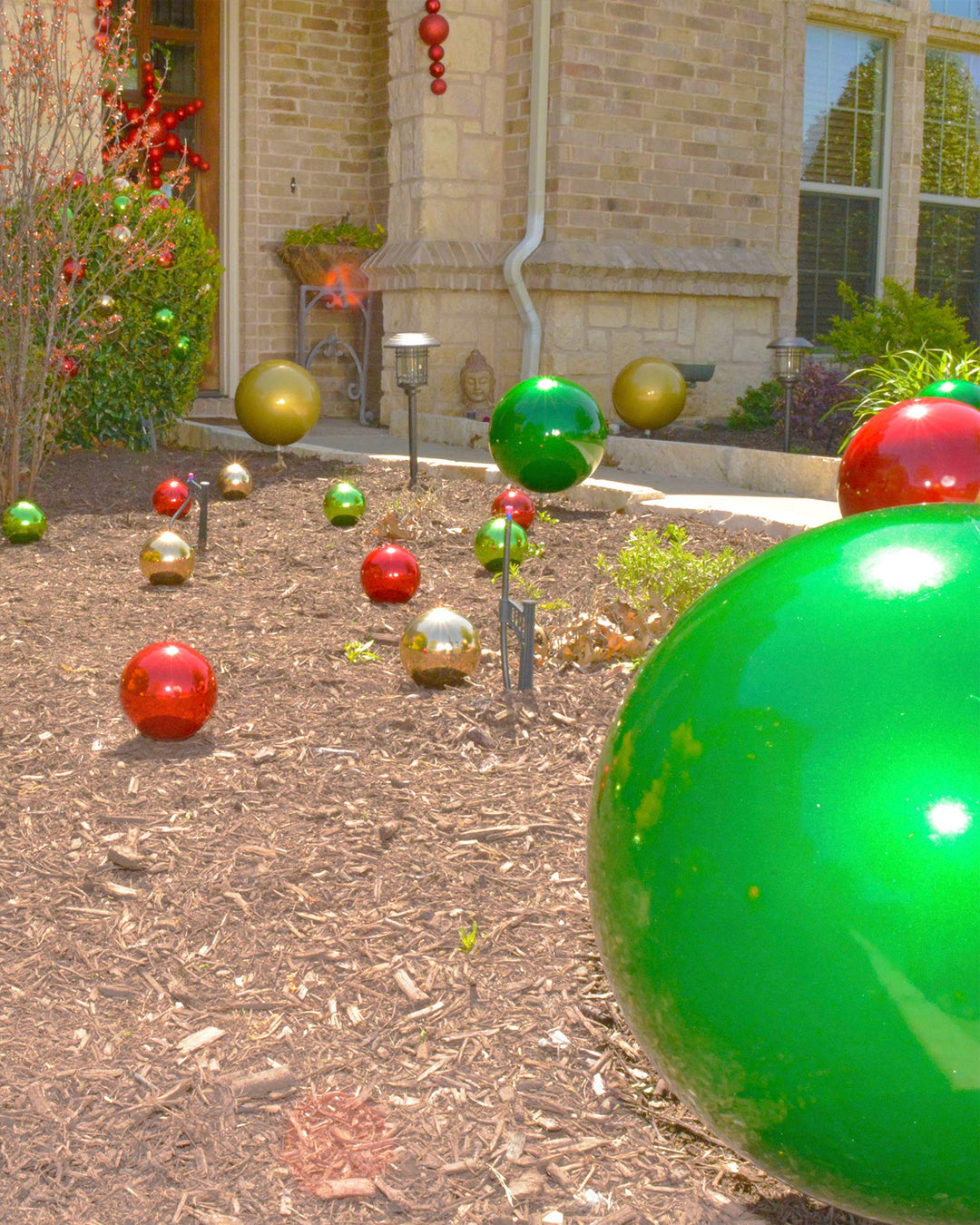 Christmas By Krebs 8" (200mm) Commercial Grade Indoor Outdoor Moisture Resistant Shatterproof Plastic Ball Ornament - 1 (Gilded Gold & Black Wedges)